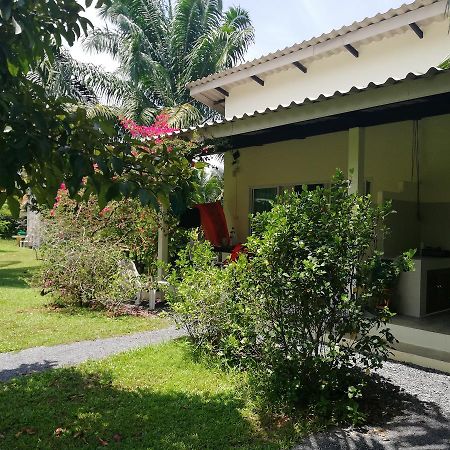 Aathid Garden Khao Lak Villa Kültér fotó