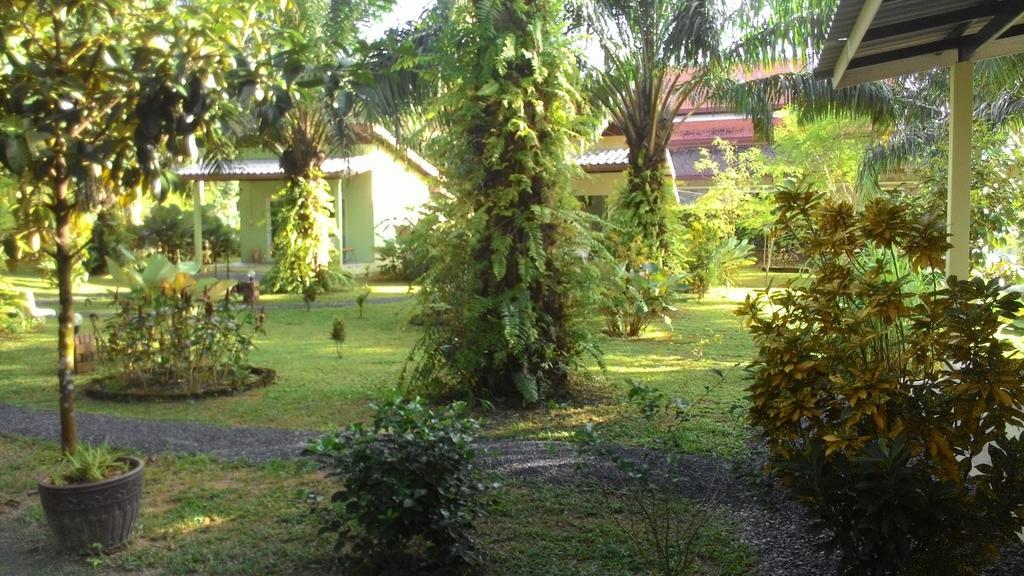 Aathid Garden Khao Lak Villa Szoba fotó
