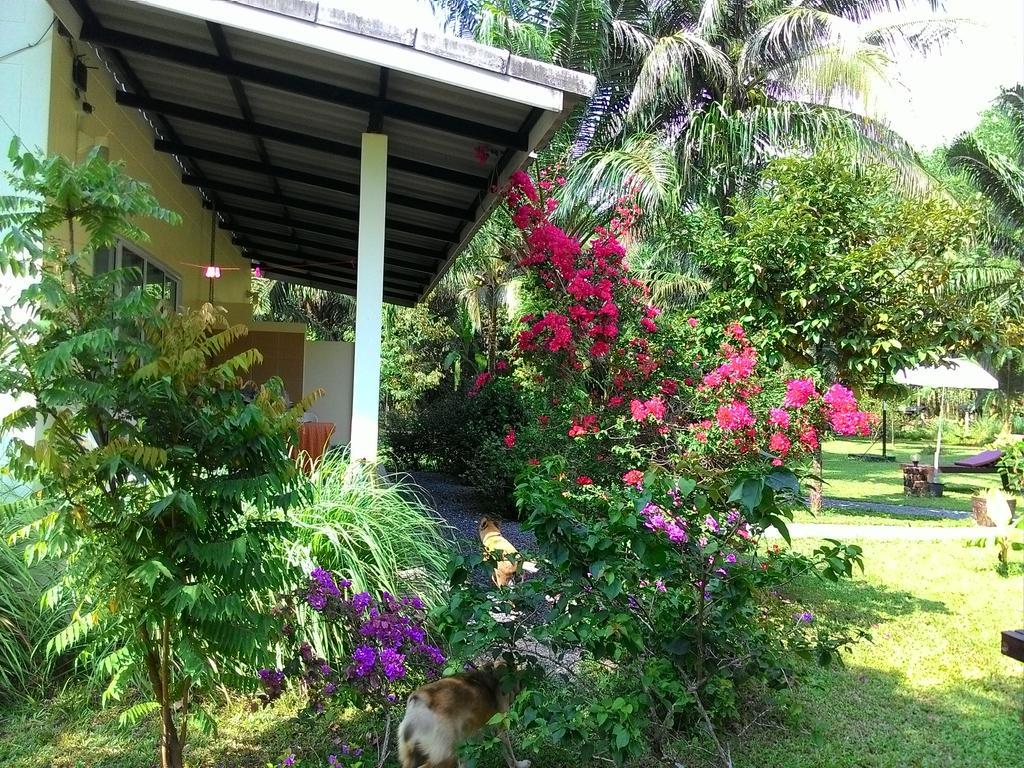 Aathid Garden Khao Lak Villa Kültér fotó