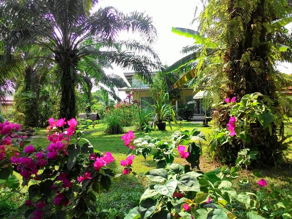 Aathid Garden Khao Lak Villa Kültér fotó